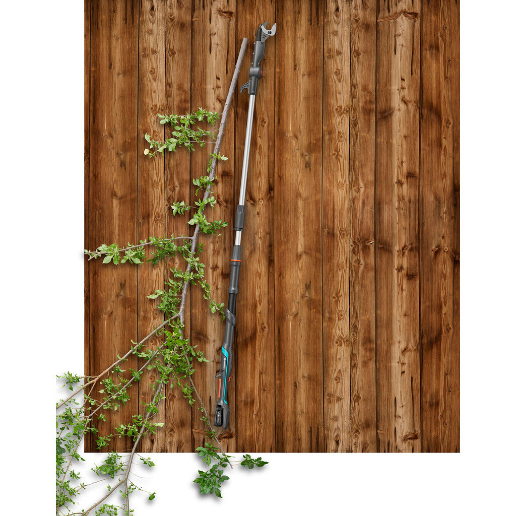 Gardena Cordless Telescopic Tree Shears HighCut 250/18V P4A / Ready-To-use / Set