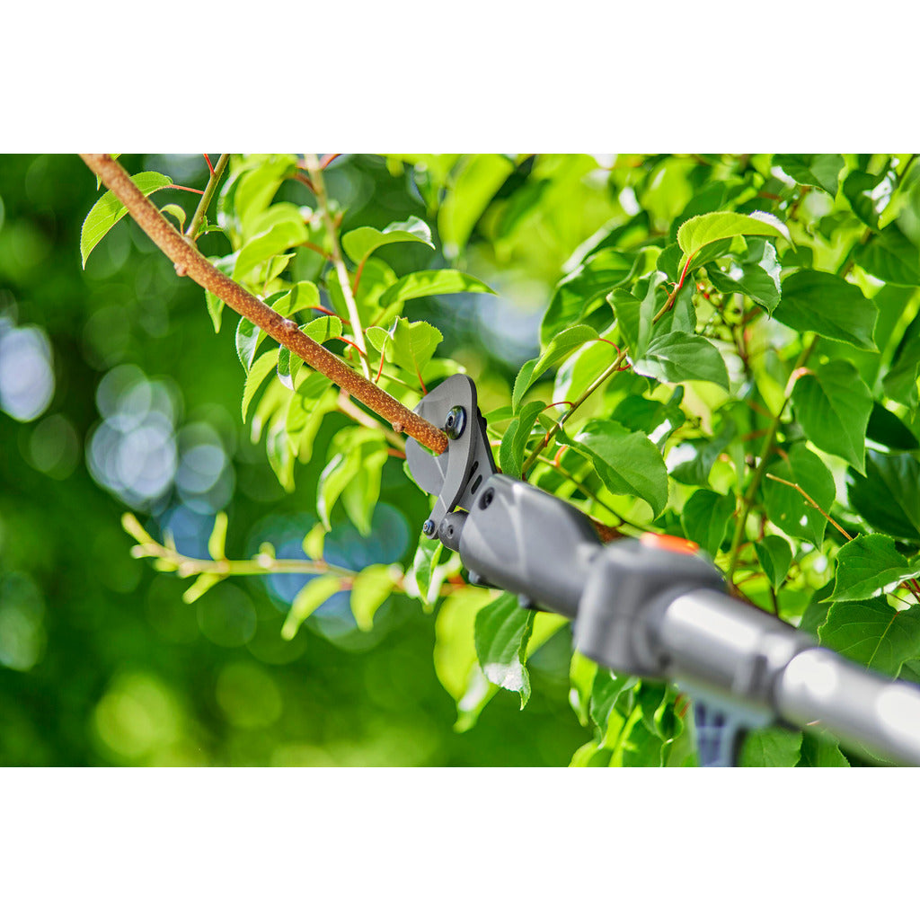 Gardena Cordless Telescopic Tree Shears HighCut 250/18V P4A / Ready-To-use / Set