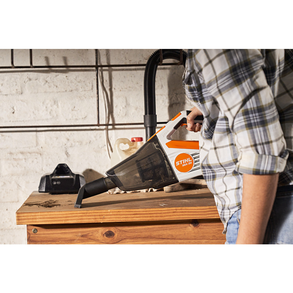 Aspiratore a mano a batteria Stihl SEA 20 + borsa frigo / senza batteria e caricabatteria