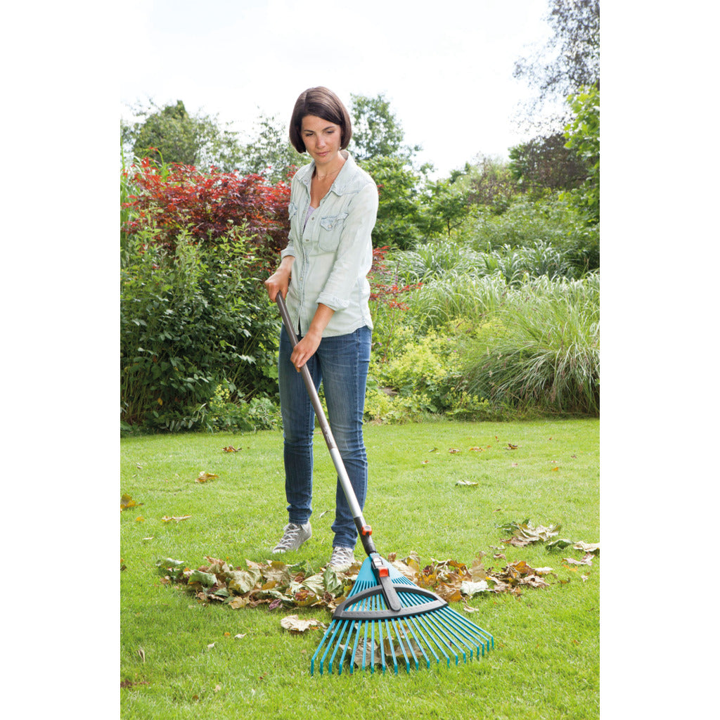 Adjustable broom