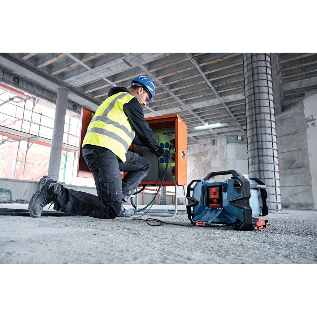GPB battery-powered construction site radio