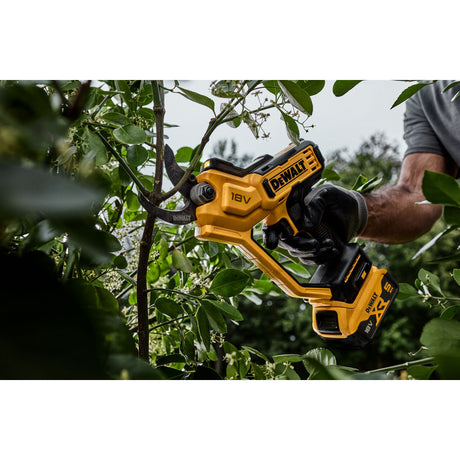 Forbici da potatura a batteria DCMPP 568 N