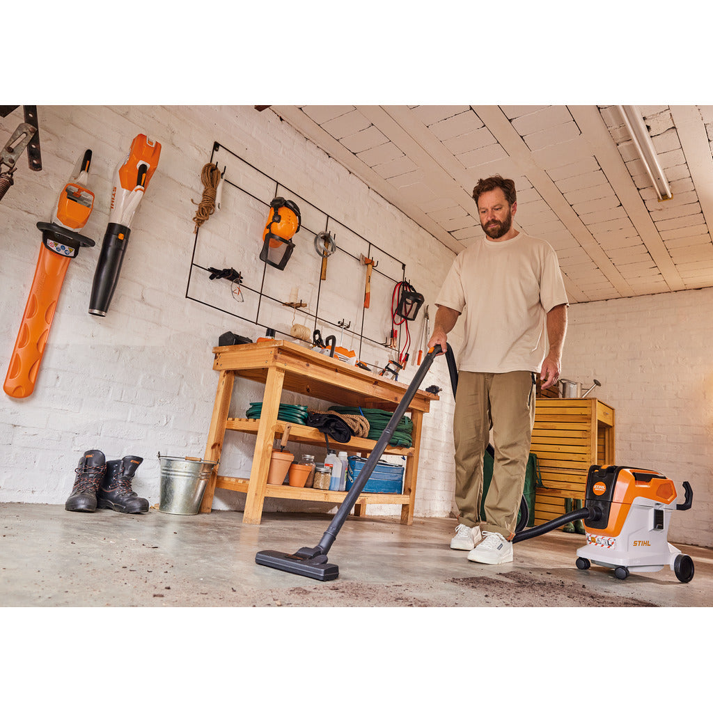 Aspirapolvere e aspiraliquidi a batteria Stihl SEA 60 L / senza batteria e caricabatteria
