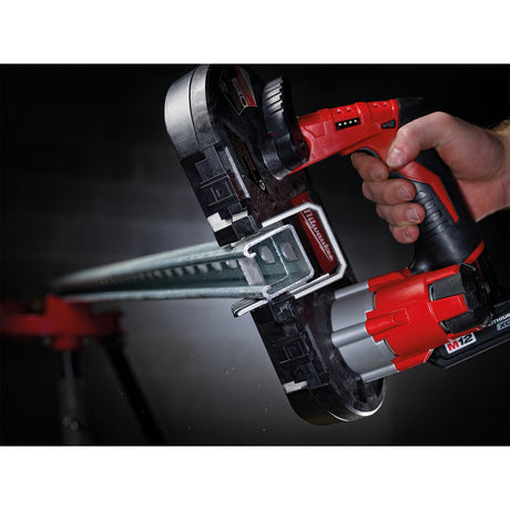 Sega a nastro a batteria Milwaukee M12 BS-0