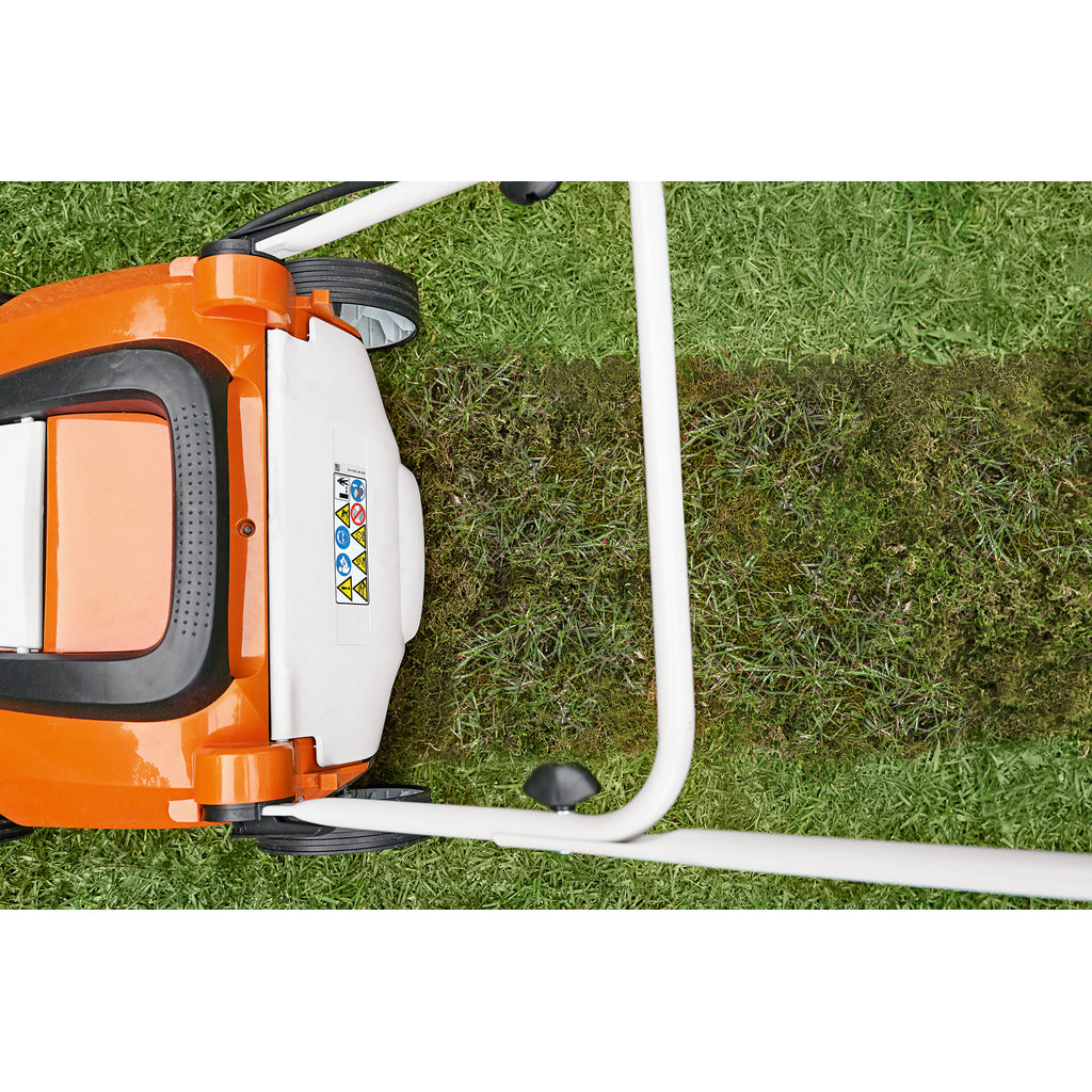 Stihl Akku-Vertikutierer RLA 240 (Rasenlüfter) mit Striegelwalze