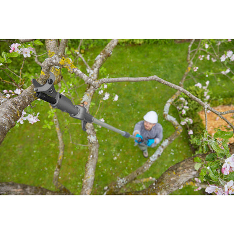 Gardena Akku-Teleskop-Baumschere HighCut 360/18V P4A  / Ready-To-Use / Set