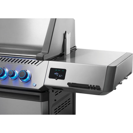 Napoleon Gas Grill Prestige® 665 Connected / Stainless Steel