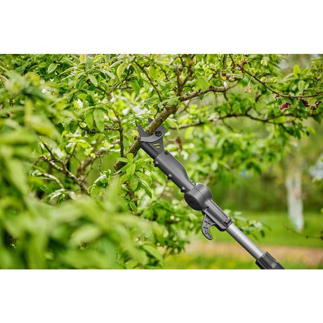 Gardena Akku-Teleskop-Baumschere HighCut 360/18V P4A  / Ready-To-Use / Set