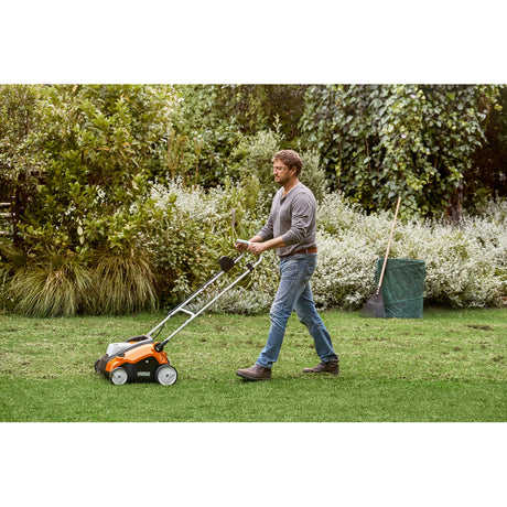 Stihl Akku-Vertikutierer RLA 240 (Rasenlüfter) mit Striegelwalze