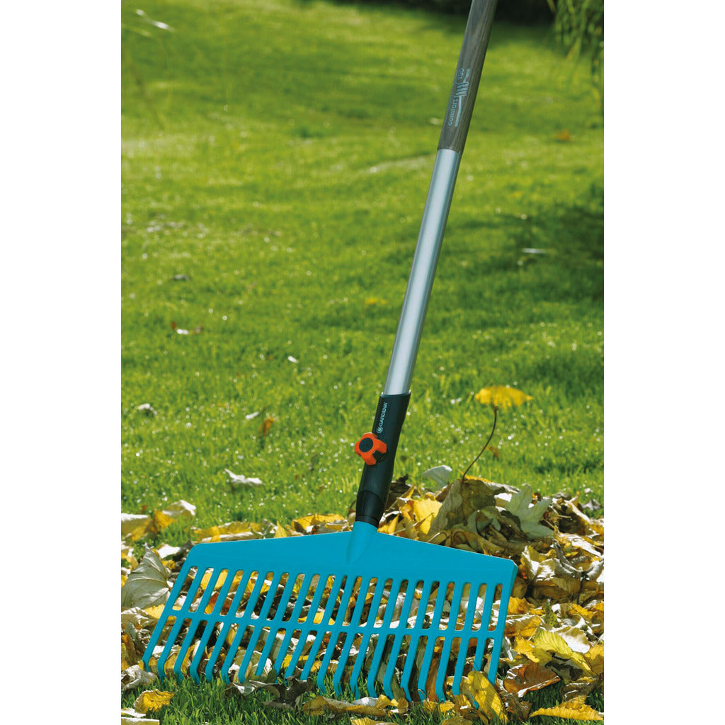 Gardena combisystem-Komplettangebot (Fugenkratzer + Rechenbesen + Grubber + Stiel)