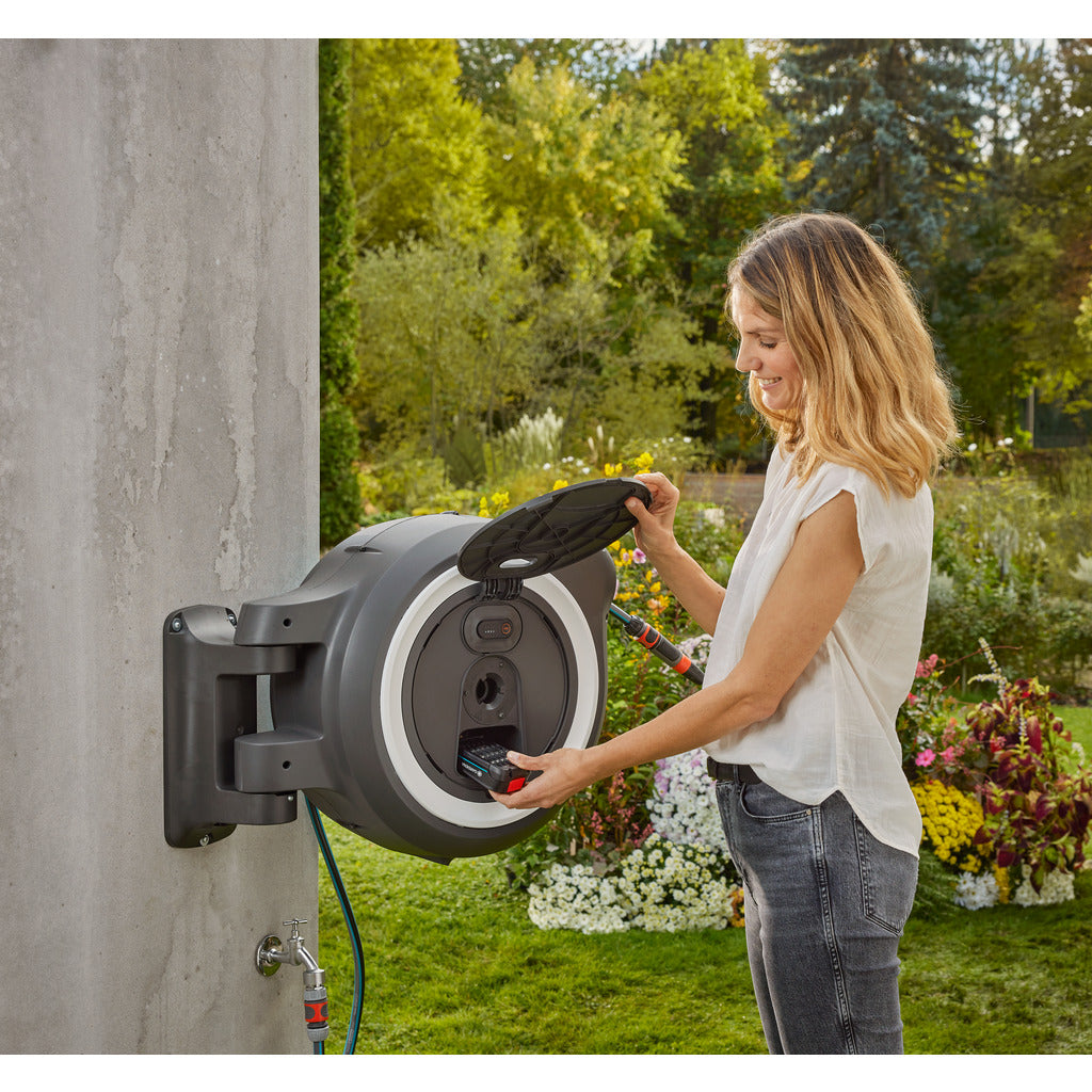 Gardena battery-powered wall hose box PowerRoll XXL / solo