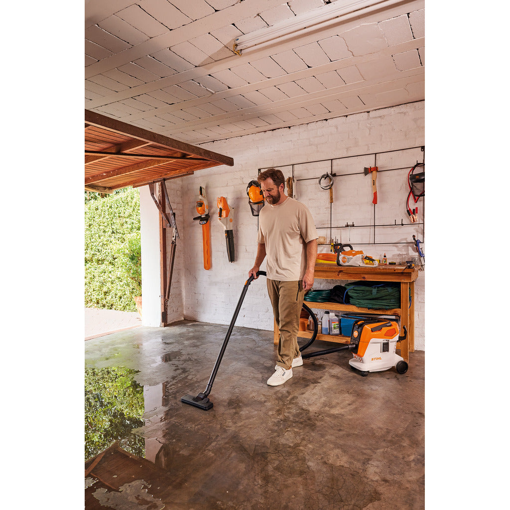Aspirapolvere e aspiraliquidi a batteria Stihl SEA 60 L / senza batteria e caricabatteria