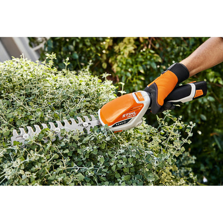 Stihl Akku-Strauchschere HSA 26 / mit Akku AS 2 und Ladegerät AL1